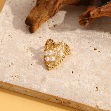 Großhändler Eclat Paris - Goldener Ring mit Gitterherz und synthetischer Perle