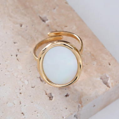 Wholesaler Eclat Paris - Golden ring with mother-of-pearl plaque