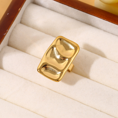 Wholesaler Eclat Paris - Golden Ring with Hammered Rectangle