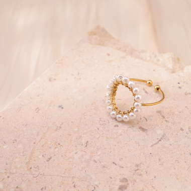 Wholesaler Eclat Paris - Gold circle ring with black pearls