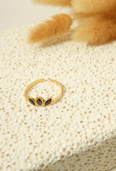 Wholesaler Eclat Paris - Golden half flower ring
