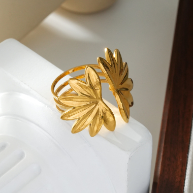 Wholesaler Eclat Paris - Golden Half Flower Ring Front Opening Adjustable