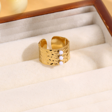 Wholesaler Eclat Paris - Thick hammered gold ring with white stone
