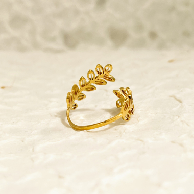 Wholesaler Eclat Paris - Golden leaf ring adjustable from the front