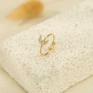 Wholesaler Eclat Paris - Fine golden ring with moon pendant