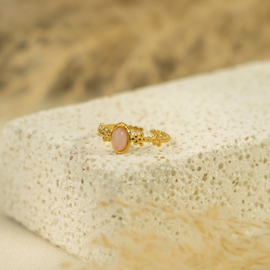 Großhändler Eclat Paris - Feiner goldener Ring mit ovalem rosa Stein