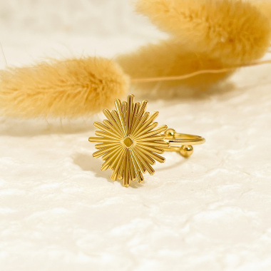 Wholesaler Eclat Paris - Thin gold ring with sun plaque