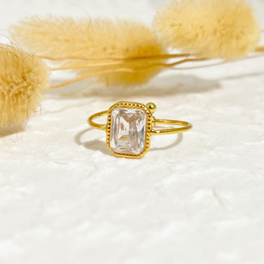 Wholesaler Eclat Paris - Fine golden ring with rectangle rhinestones