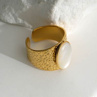 Wholesaler Eclat Paris - Wide golden ring with white stone