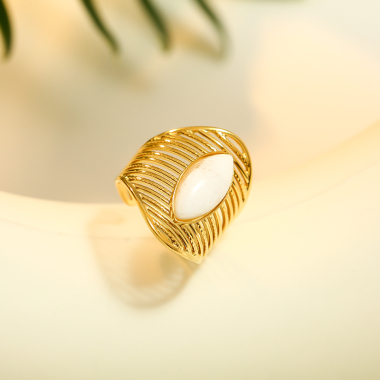 Wholesaler Eclat Paris - Golden Line Ring With White Nature Stone