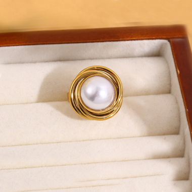 Großhändler Eclat Paris - Goldener Ring mit gedrehter Linie und synthetischer Perle