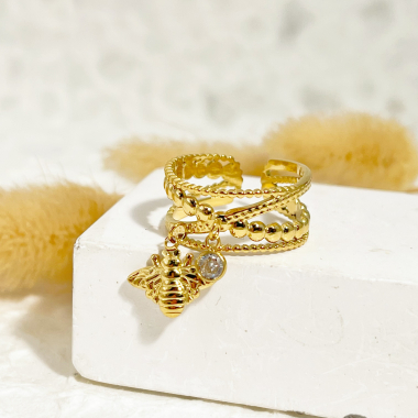 Wholesaler Eclat Paris - Golden lines ring with bee pendant