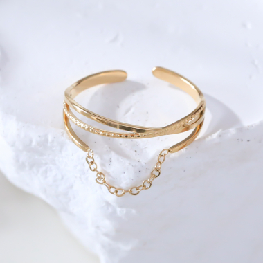 Wholesaler Eclat Paris - Gold ring with crossed lines and hanging chain