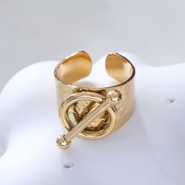Wholesaler Eclat Paris - Gold hammered circle ring with bar