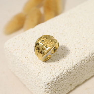 Wholesaler Eclat Paris - Hammered golden ring