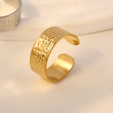Wholesaler Eclat Paris - Hammered gold ring
