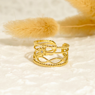 Großhändler Eclat Paris - Goldener Ring mit mehrfach gekreuzten Linien und Stern