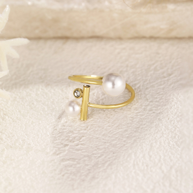 Großhändler Eclat Paris - Goldener Ring mit Öffnung vor der Stange, Strasssteinen und Perle