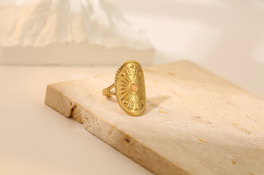 Wholesaler Eclat Paris - Carved oval golden ring with natural pink stone