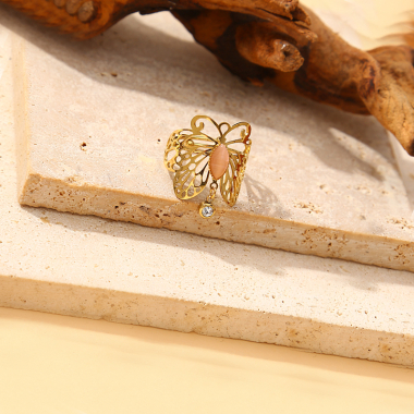 Wholesaler Eclat Paris - Golden butterfly ring with pink stone and rhinestones