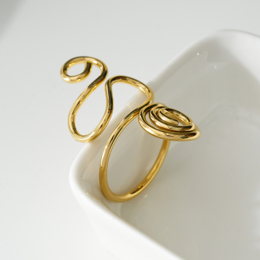 Wholesaler Eclat Paris - Golden serpentine ring