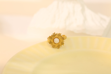 Wholesaler Eclat Paris - Golden sun ring with white natural stone
