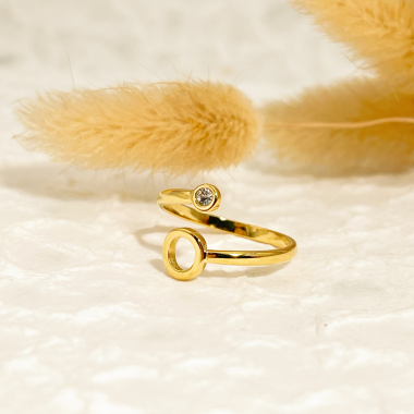 Großhändler Eclat Paris - Dünner goldener Ring mit Öffnung vorne, mit Strasssteinen und Kreis
