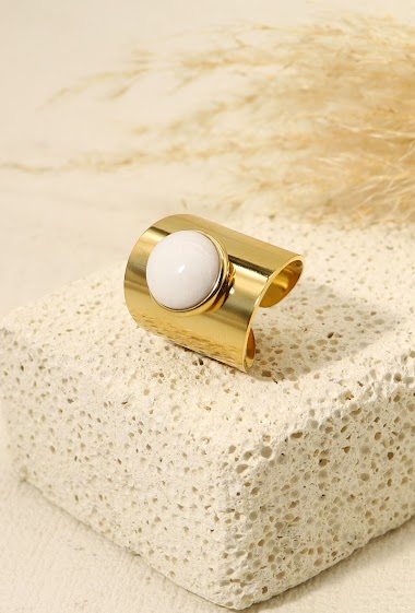 Großhändler Eclat Paris - Breiter goldener Ring mit weißem Naturstein