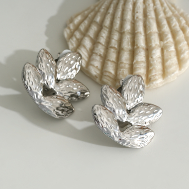 Wholesaler Eclat Paris - Silver leaf clip earrings