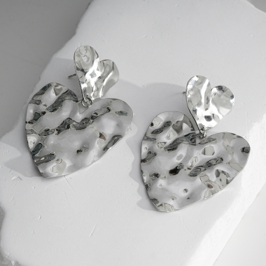 Wholesaler Eclat Paris - Silver hammered double heart earrings