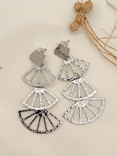 Wholesaler Eclat Paris - Silver dangling fan earrings