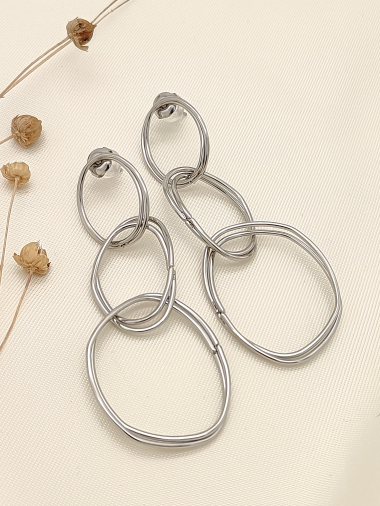 Wholesaler Eclat Paris - Irregular oval dangling silver earrings