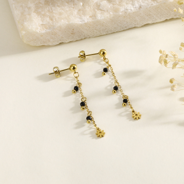 Grossiste Eclat Paris - Boucles d'oreilles chaînes pendentes avec pierres noires et pendentif fleur