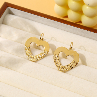 Wholesaler Eclat Paris - Heart earrings with sleeper clasp