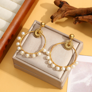 Wholesaler Eclat Paris - Gold circle earrings with synthetic pearl