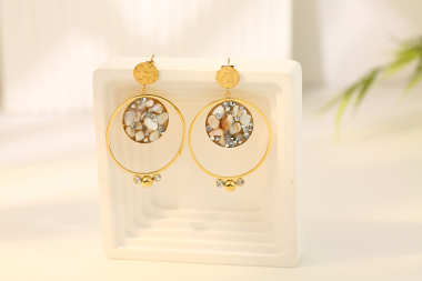 Grossiste Eclat Paris - Boucles d'oreilles dorées cercle avec pierre nature blanche pendantes