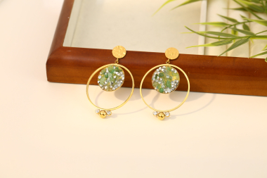 Wholesaler Eclat Paris - Golden circle earrings with dangling green nature stone