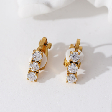 Wholesaler Eclat Paris - Gold triple stass clip-on earrings