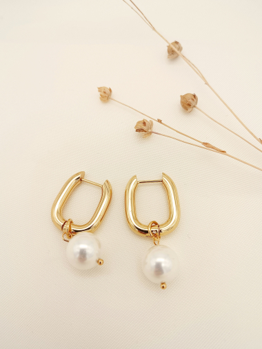 Grossiste Eclat Paris - Boucles d'oreilles dorées créoles avec perle pendante