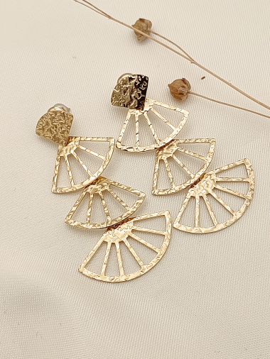 Wholesaler Eclat Paris - Gold dangling fan earrings