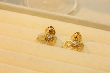 Wholesaler Eclat Paris - Gold flower earrings with rhinestones