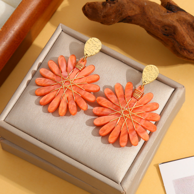 Wholesaler Eclat Paris - Gold salmon orange flower earrings in acrylic thread