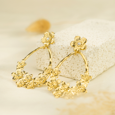 Wholesaler Eclat Paris - Gold flower dangling earrings