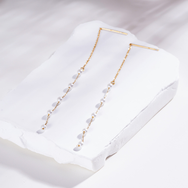 Wholesaler Eclat Paris - Golden dangling line earrings with pearls