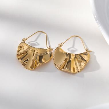 Wholesaler Eclat Paris - Dangling golden earrings with leaves