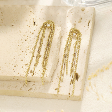 Grossiste Eclat Paris - Boucles d'oreilles dorées pendantes avec strass