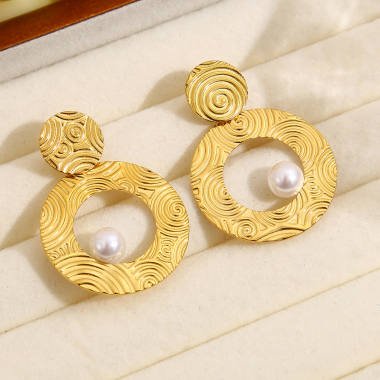 Wholesaler Eclat Paris - Golden dangling circle earrings with pearl