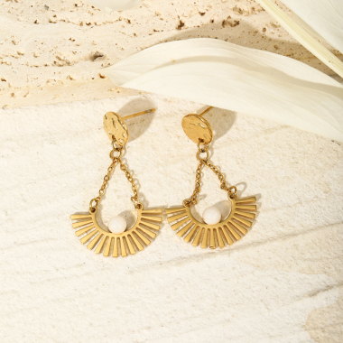 Wholesaler Eclat Paris - Golden dangling half sun earrings with stone