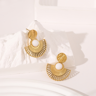 Wholesaler Eclat Paris - Golden dangling white stone fan earrings
