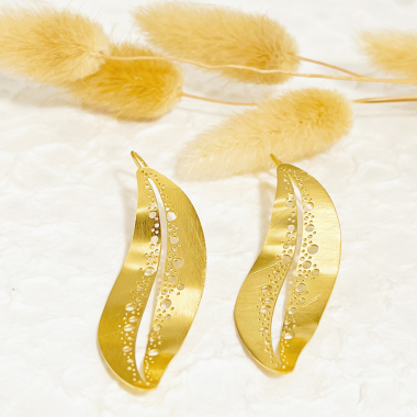 Wholesaler Eclat Paris - Gold leaf dangling earrings